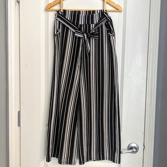 Black and White Striped Cropped Pant - Picture 2 of 2